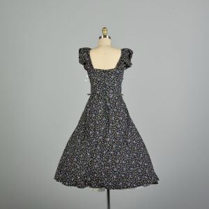 Medium 1950s Day Dress Cotton Floral Summer Shelf Bust Short Sleeve - Fashionconservatory.com