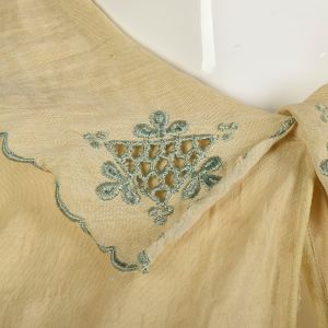 S | Lightweight 1910s Cropped Blouse w/Embroidered Collar Francine (Sears Roebuck) Cream Cotton - Fashionconservatory.com