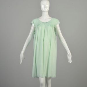 L-XL 1960s Mint Green Nightgown Seafoam Lace Trim Scallop Hem Short Sleeve Silky Nylon Loungewear