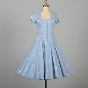 XXS | Baby Blue Short Sleeve 1950s Linen Dress with Embroidered 3D Flowers