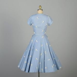 XXS | Baby Blue Short Sleeve 1950s Linen Dress with Embroidered 3D Flowers - Fashionconservatory.com