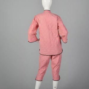 XXS 1950s Quilted Pajama Set Long Sleeve Patch Pockets Pink Pants Gold Topstitch Black Trim  - Fashionconservatory.com