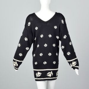 Large Black Sweater 1980s White Floral Intarsia Print Long Sleeve Oversized Tunic Length Pullover - Fashionconservatory.com