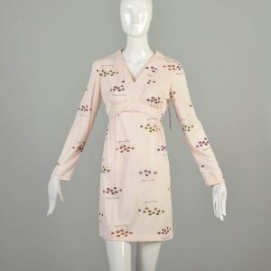 Medium 1970s Light Pink Dress Marguerites Daisies Floral Long Sleeve V-Neck Tie-Back Waist Mini 