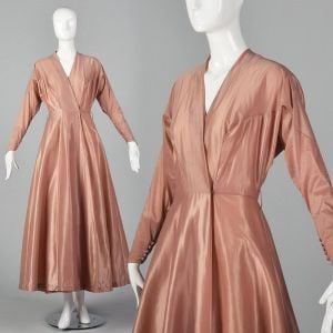 Small 1950s Schiaparelli Robe Pink Dressing Gown Long Sleeve House Coat Wrap Pin Up Boudoir 