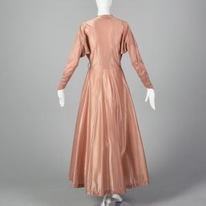 Small 1950s Schiaparelli Robe Pink Dressing Gown Long Sleeve House Coat Wrap Pin Up Boudoir  - Fashionconservatory.com