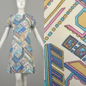 Medium 1970s Purple and Blue Boho Geometric Pattern Short Sleeve Shift Dress