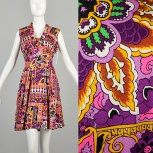 Medium 1970s Purple Paisley Dress Sleeveless Ruffle Collar Fitted Waist Casual Colorful Dress