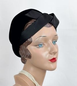 Vintage 60s Black Velvet Beret with Satin Embellishment by Mr John Jr - Fashionconservatory.com