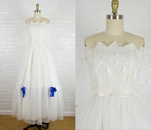1950s strapless wedding gown . 50s white chiffon and lace prom or black tie dress . xsmall