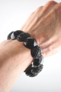 Carved black Bakelite stretch link bracelet 1930s-40s - Fashionconservatory.com