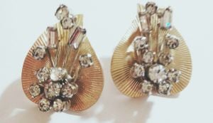BEAU JEWELS 1950s MCM Gold Metal with Clear Rhinestones Brooch and Earrings Set - Fashionconservatory.com