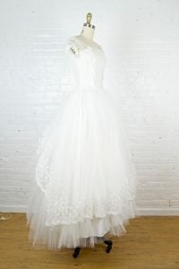 Floral lace  1950s tulle wedding gown  .  vintage 50s eyelet lace ruffled dress . xsmall - Fashionconservatory.com
