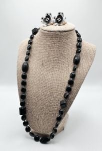 Vintage 50s Demi Parure Black Single Strand Necklace and Black and White Clip On Earrings, Married S - Fashionconservatory.com