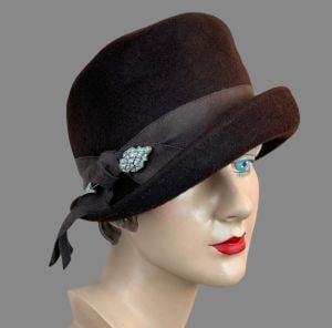 Vintage 1940s Brown Felt Asymmetrical Upturned Brim Hat