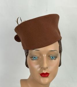 Vintage 1940s Tan Wool Tilt Hat with Security Back, Feathers, Stacked Indented Crown - Fashionconservatory.com