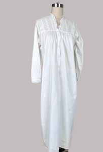 Vintage 1940s White Cotton Eyelet Lace Nightgown - Fashionconservatory.com