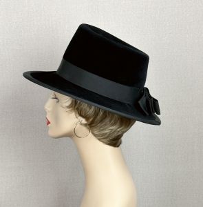 70s Black Velour Circle Brim Hat by Dana Marte - Fashionconservatory.com