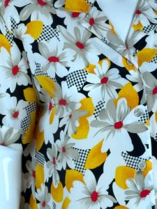 Short Sleeve Button Front Summer Daisy Blouse by Diversity, Sz 10 - Fashionconservatory.com