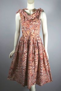 1950s Hawaiian dress full skirt brown orange cotton print tiki style