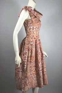1950s Hawaiian dress full skirt brown orange cotton print tiki style - Fashionconservatory.com
