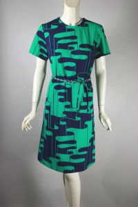 Teal green navy blue swirl print 60s 70s polyester dress chain belt