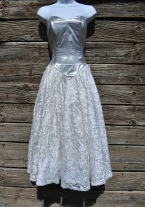 Vintage 1980s Metallic Silver and White Lace Strapless Formal Dress by Zum Zum