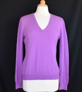 Lauren Ralph Lauren LRL Monogramed Cashmere V Neck Sweater, Purple, Size L Large - Fashionconservatory.com