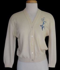 1960s Cashmere Cardigan Sweater, Blue Monogram on Cream or Off White, Size M Medium - Fashionconservatory.com