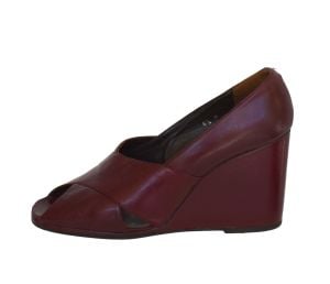 1980s Gamins Wedge Shoes, Peep Toe, Burgundy Leather, Women Size 8.5 M - Fashionconservatory.com