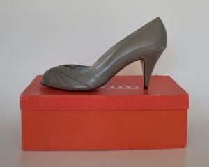 1980s Bandolino High Heel Shoes, Gray Leather Vico Peep Toe Pumps, New in Box, 8.5
