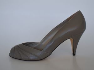 1980s Bandolino High Heel Shoes, Gray Leather Vico Peep Toe Pumps, New in Box, 8.5 - Fashionconservatory.com