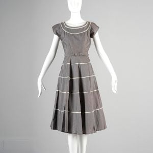 Medium 1950s Summer Gray Day Dress Full Skirt Short Sleeve Mild Sharkskin Sheen