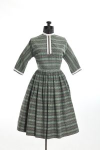 50s Green XS Edelweiss & Hearts Alpine Pattern Shirtwaist Midi Dress - Fashionconservatory.com