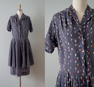 1950s gray printed dress . 50s witches brooms dress . medium