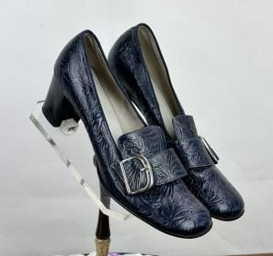 Vintage 70s Navy Blue Embossed Court Shoes, Heels by Fashion Craft, Sz 7 1/2 N - Fashionconservatory.com