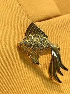 90s Gold Tone Fish Brooch w Rhinestones  - Fashionconservatory.com