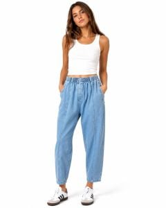 90s Pull On Mom Jeans High Waist Tapered Light Wash Elastic Waist Denim - Fashionconservatory.com