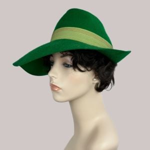 Vintage 1940s Green Wide Brim Chimney Crown Hat - Fashionconservatory.com