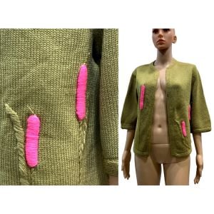 50s 60s Olive Green Open Cardigan Sweater w Pink Cattails 