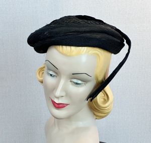 Vintage 1940s Black Crinoline and Velvet Asymmetrical Beret Hat