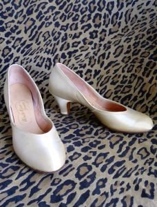1950s Satin Wedding Shoes Heeled Pump US6N