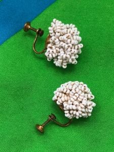 1940s White Bead Cluster Earrings Screw Back - Fashionconservatory.com