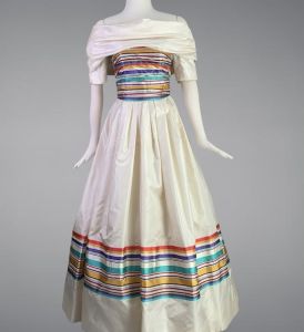 Extraordinary 1970s era Norman Hartnell Vintage Couture Silk Taffeta Formal Ball Gown | XXS/XS