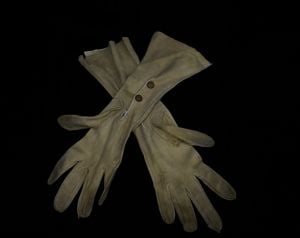 1930s Leather Gloves - Taupe Light Brown Suede 30s Pair of Gloves with Classic Stitched Points - Fashionconservatory.com