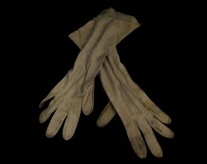 1930s Leather Gloves - Taupe Light Brown Suede 30s Pair of Gloves with Classic Stitched Points