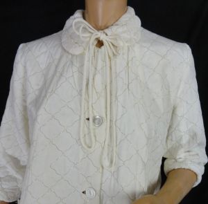 Vintage 60s Robe Quilted Off White with Gold Lurex Housecoat by Evelyn Pearson - Fashionconservatory.com