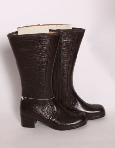 Deadstock Late 1960s Early 1970s Dark Chocolate Brown Wide Calf Zip Up Rain Boots - Size 7