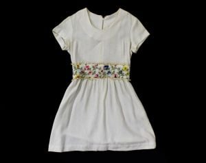 Size 8 10 Girls Summer Dress - 1960s Short Sleeved White Linen Look with Colorful Embroidered Pansy 