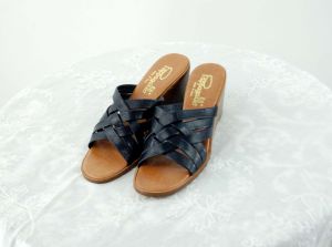 1970s sandals wedge heel navy blue woven leather open toe stacked wood heel Pappagallo Size 8 1/2N - Fashionconservatory.com